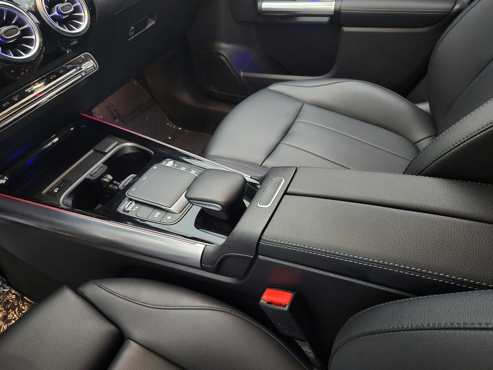 Certified Used 2022 Polar White Mercedes-Benz GLA 250 SUV image 13