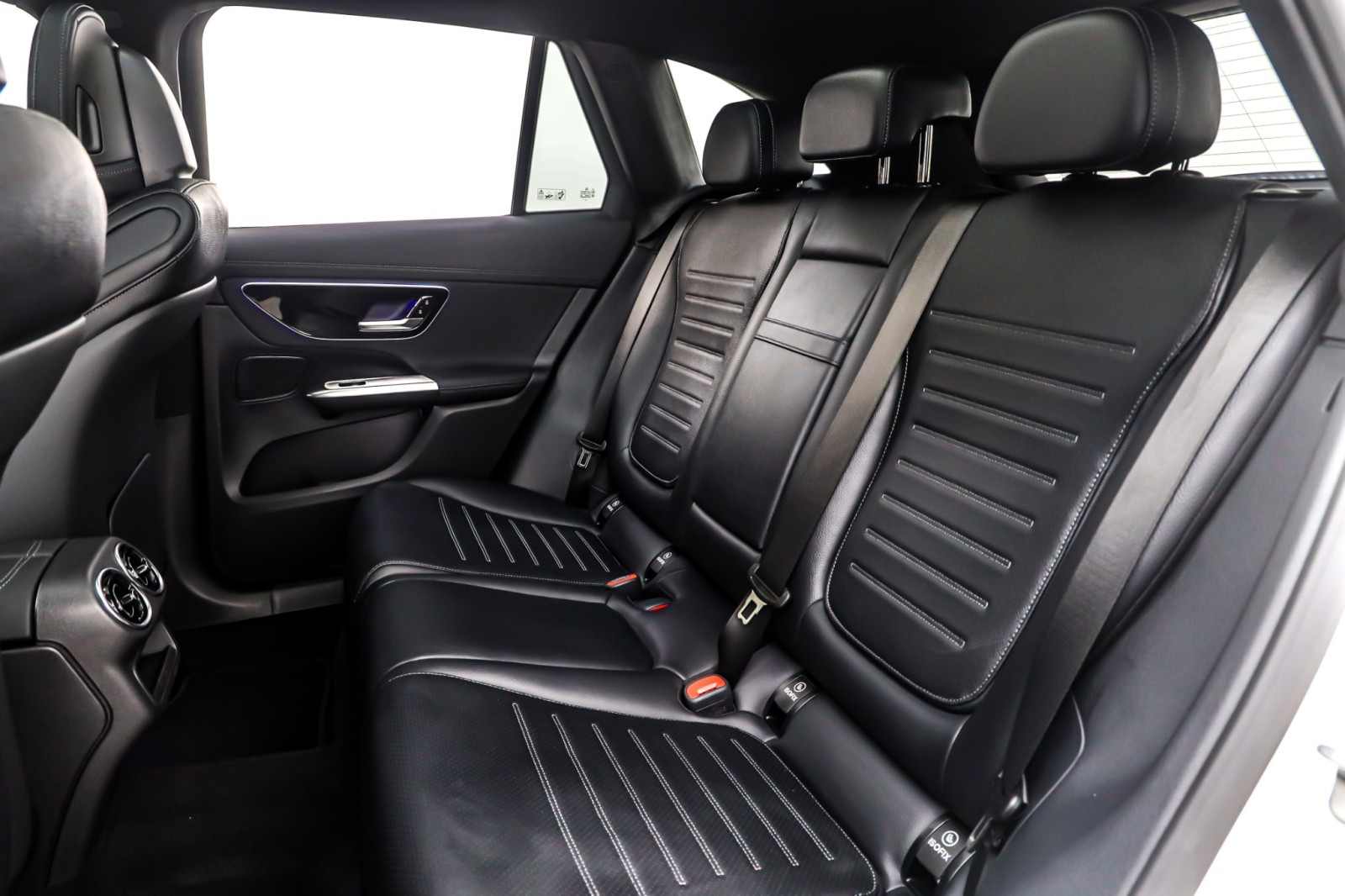 New 2026 Polar White Mercedes-Benz GLC 300 image 8