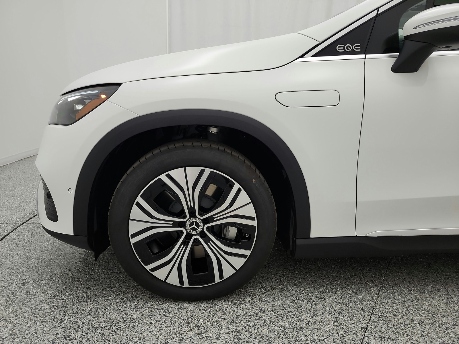 New 2027 Polar White Mercedes-Benz EQE 320+ SUV image 12