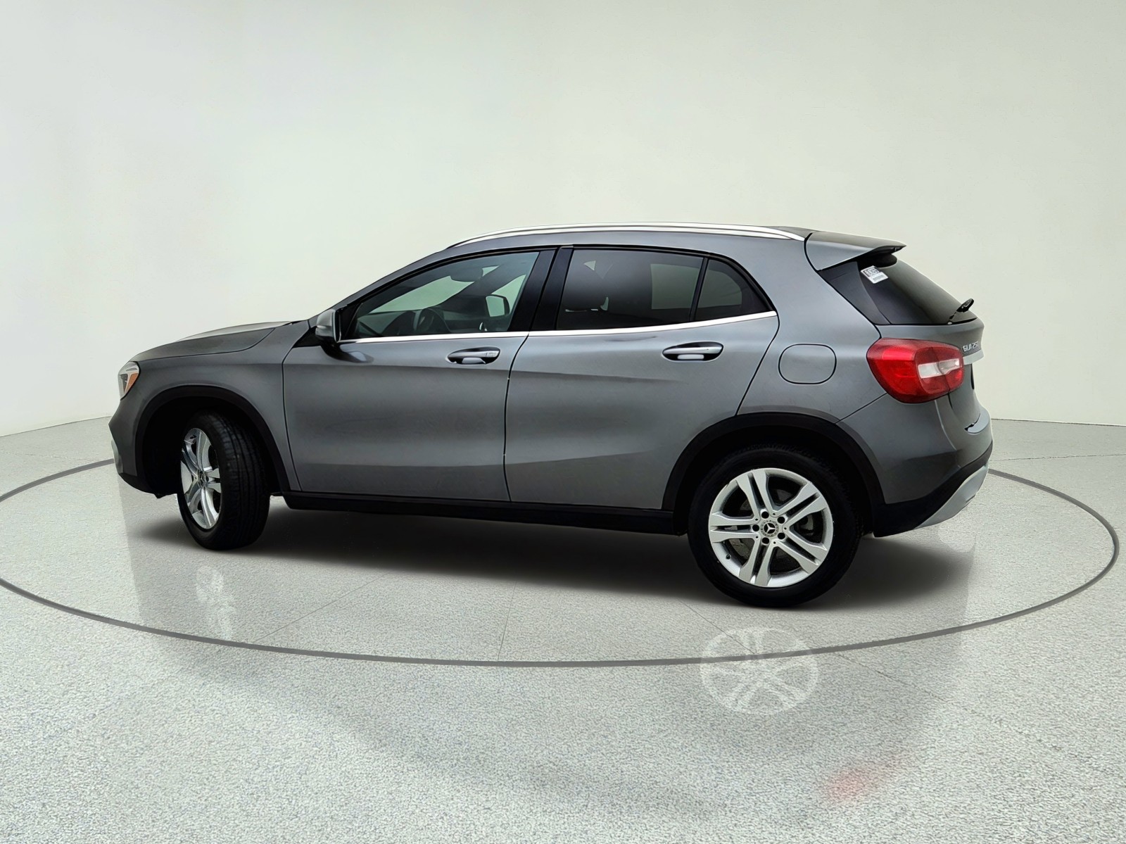 Used 2018 Mountain Grey Metallic Mercedes-Benz GLA 250 image 13