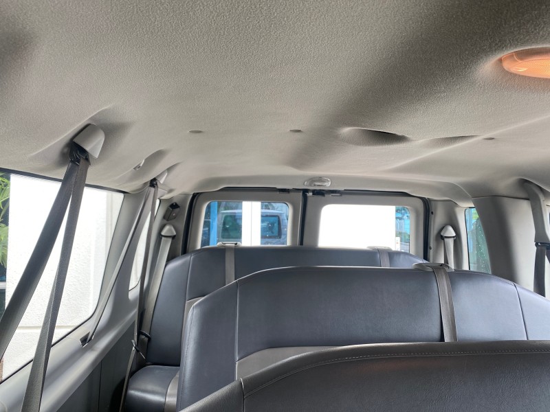 2008 Ford Econoline Wagon XLT 15 PASSENGERS E350 CLEAN in , 