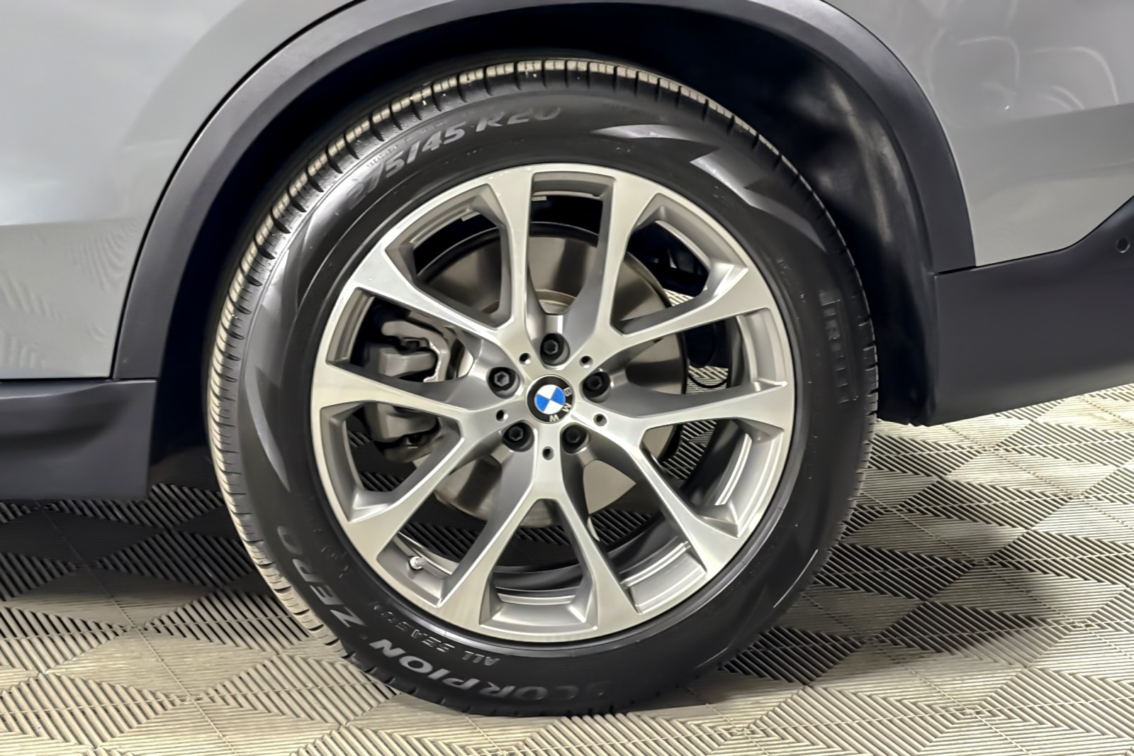 Used 2025 SKYSCRAPER GREY BMW xDrive40i Sports Activity Vehicle image 26