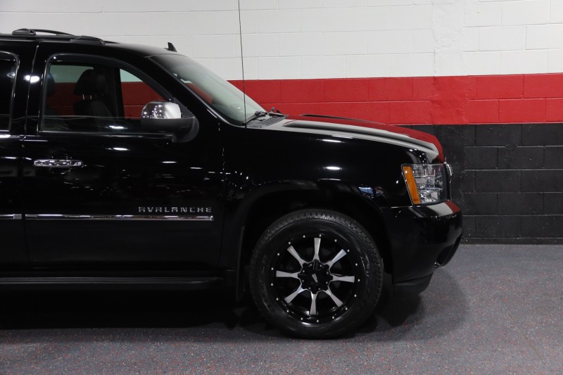 2013 Chevrolet Avalanche LTZ 4WD Black Diamond Edition 4dr Suv in , 