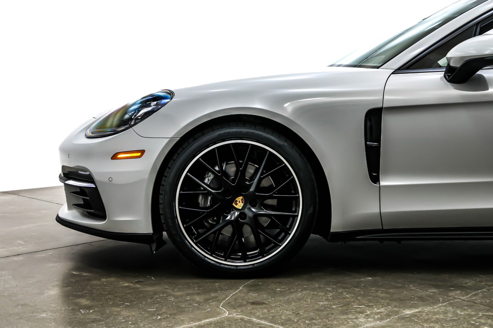 Used 2019 Chalk Porsche  image 9