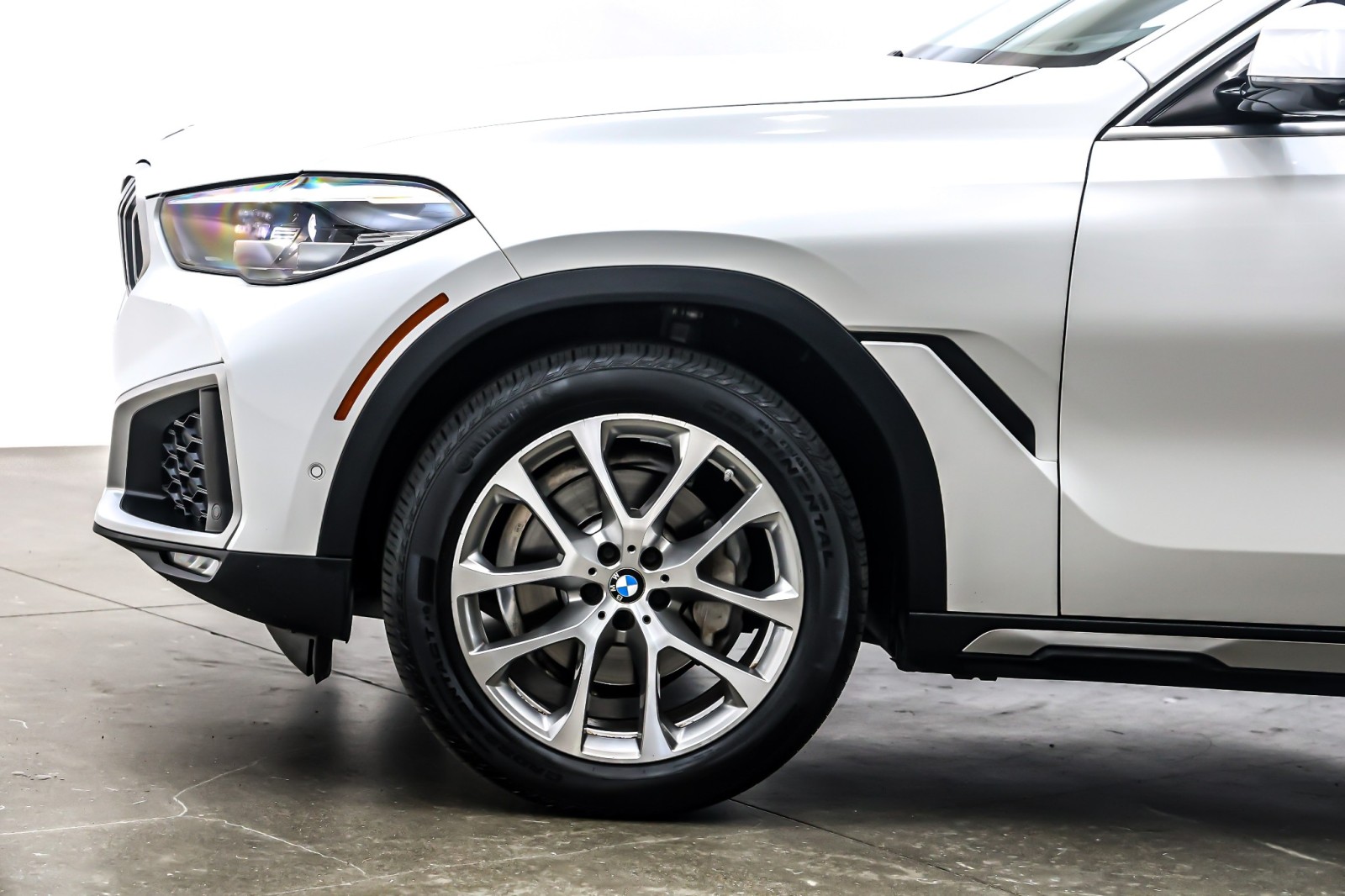 Used 2021 Mineral White Metallic BMW xDrive40i Sports Activity Coupe image 10