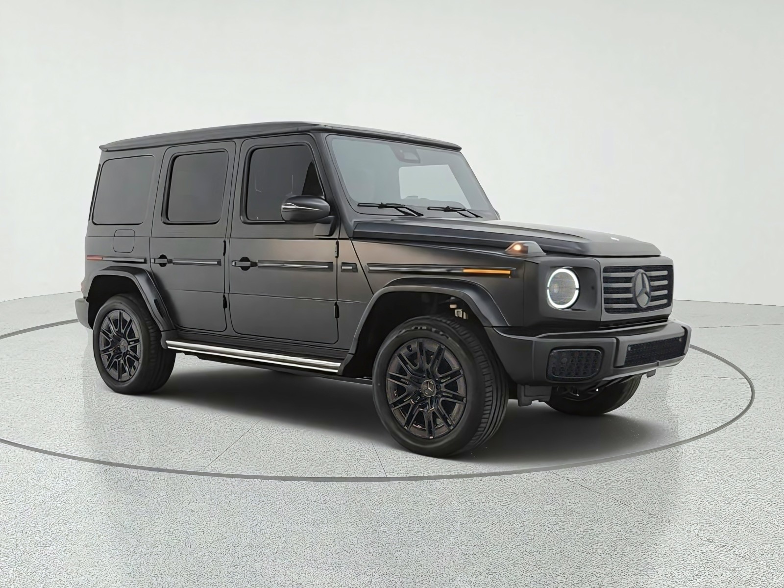 New 2027 MANUFAKTUR Night Black magno Mercedes-Benz G 580e SUV image 3