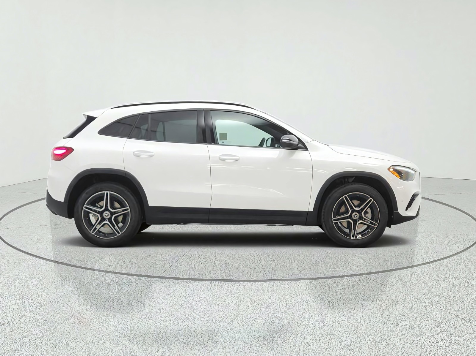 New 2026 Polar White Mercedes-Benz GLA 250 SUV image 4