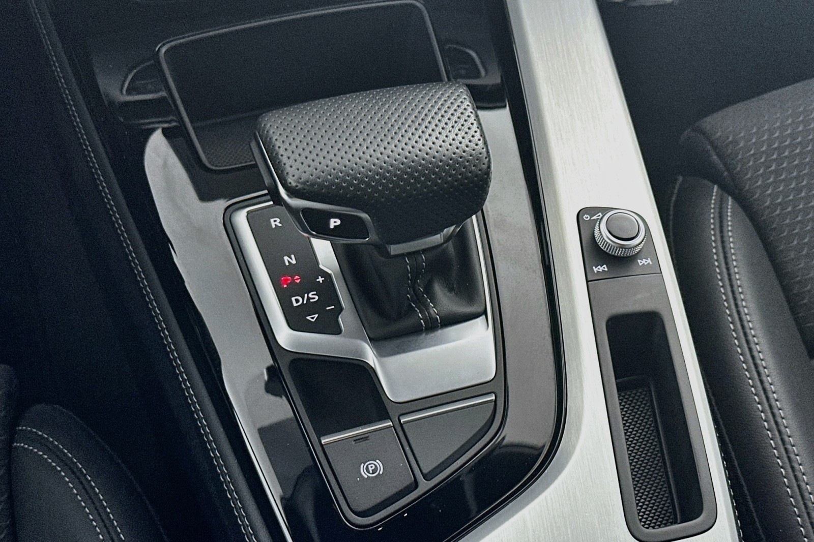 Used 2024 Mythos Black Metallic Audi S line Premium Plus image 7