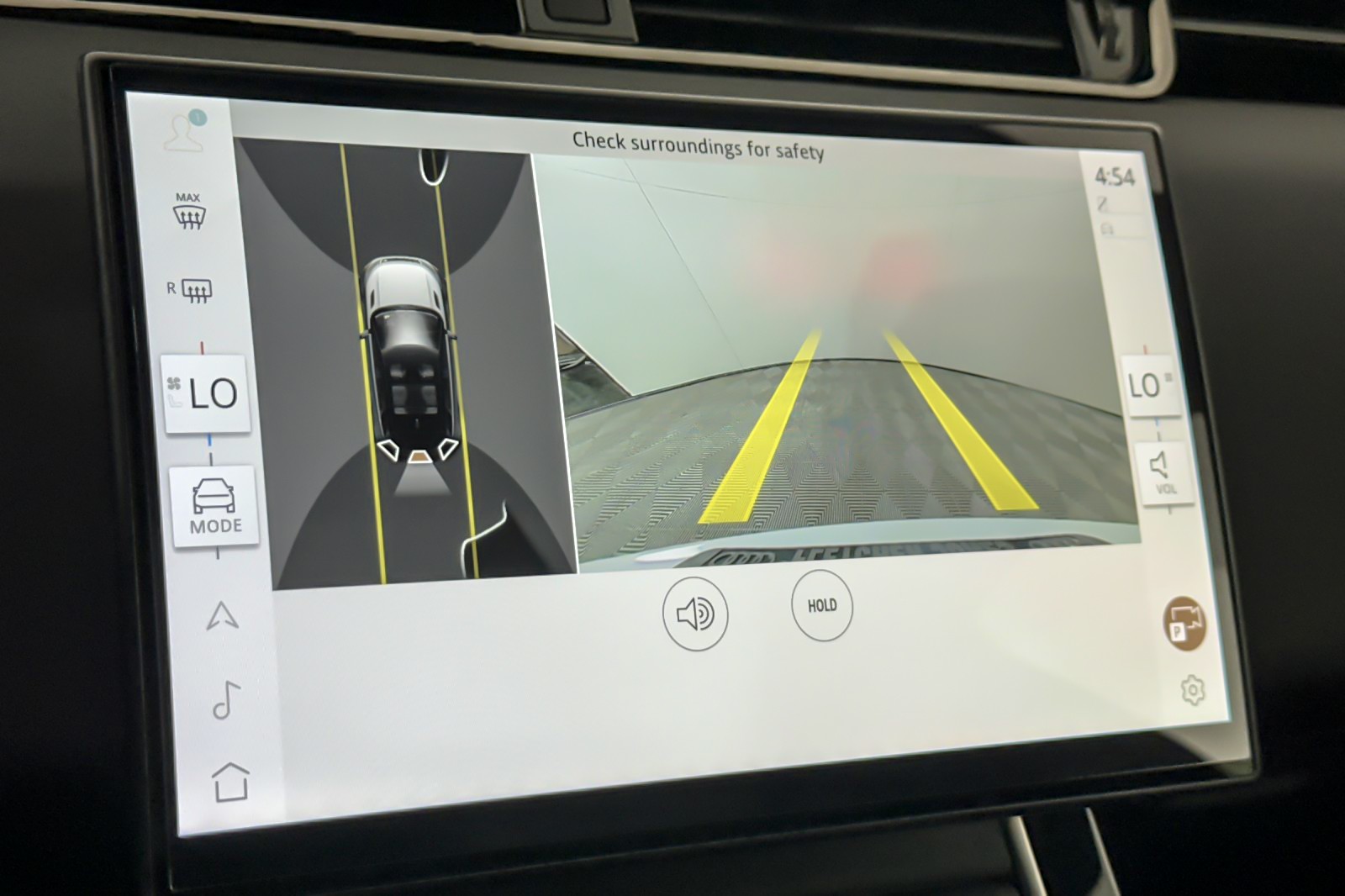 Used 2024 Fuji White Land Rover Dynamic SE AWD image 19