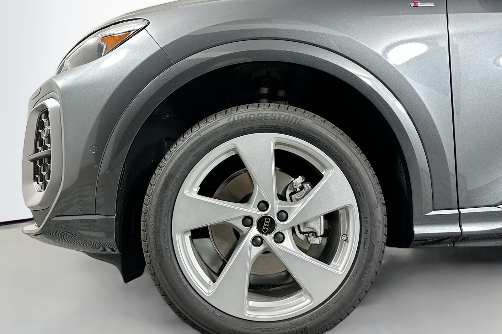 New 2025 Daytona Gray Pearl Effect Audi Premium Plus image 11