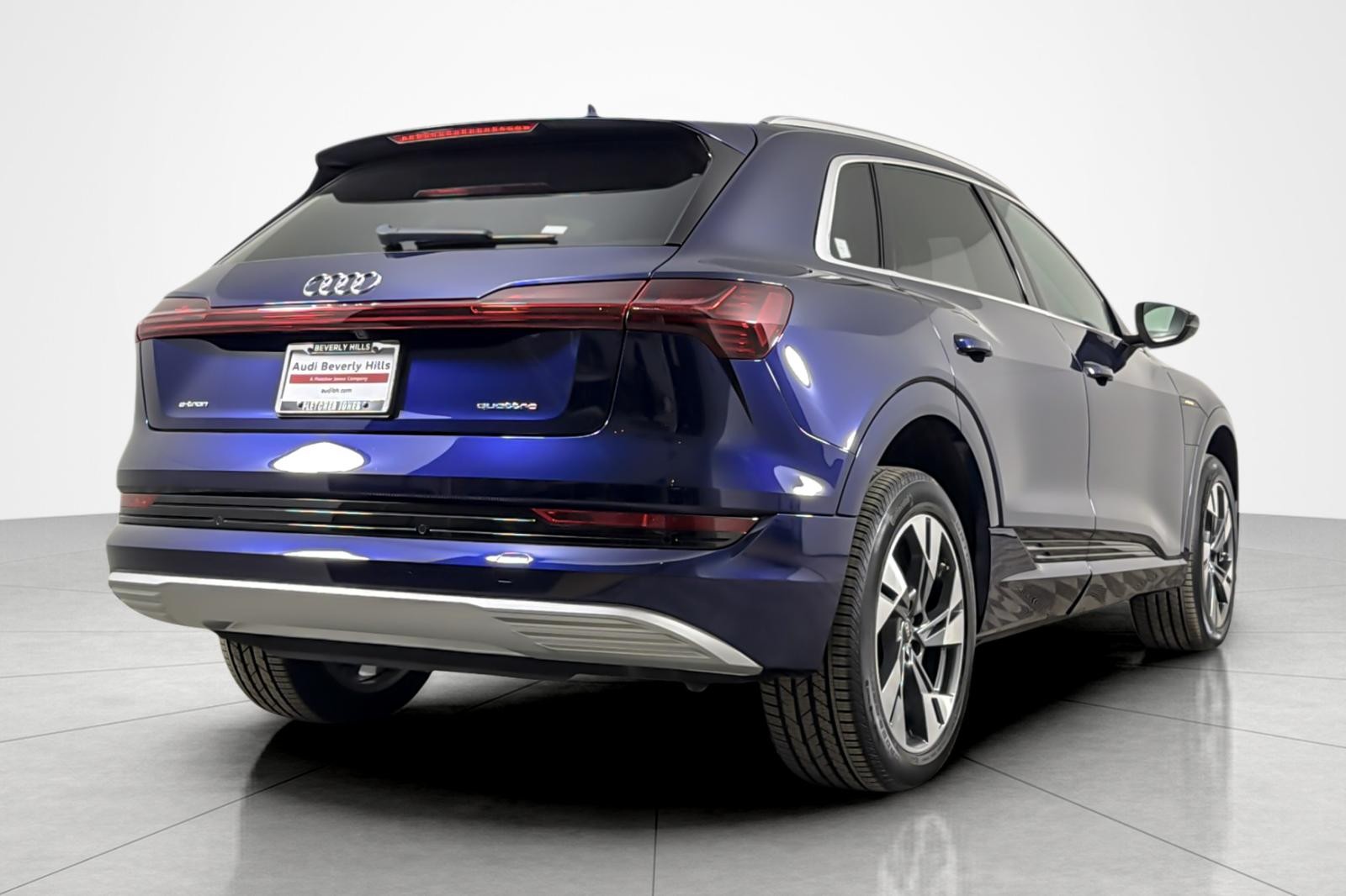 Used 2022 Navarra Blue Metallic Audi Premium quattro image 5