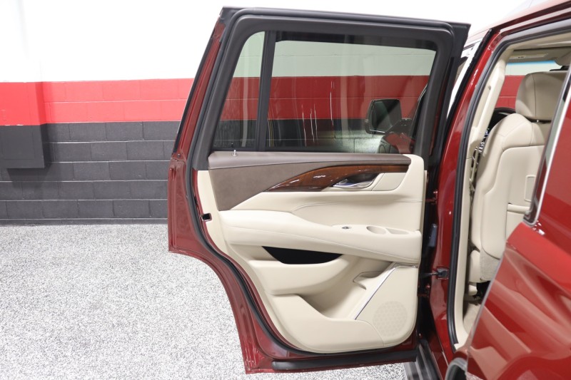 2016 Cadillac Escalade Luxury Collection 4dr Suv in , 