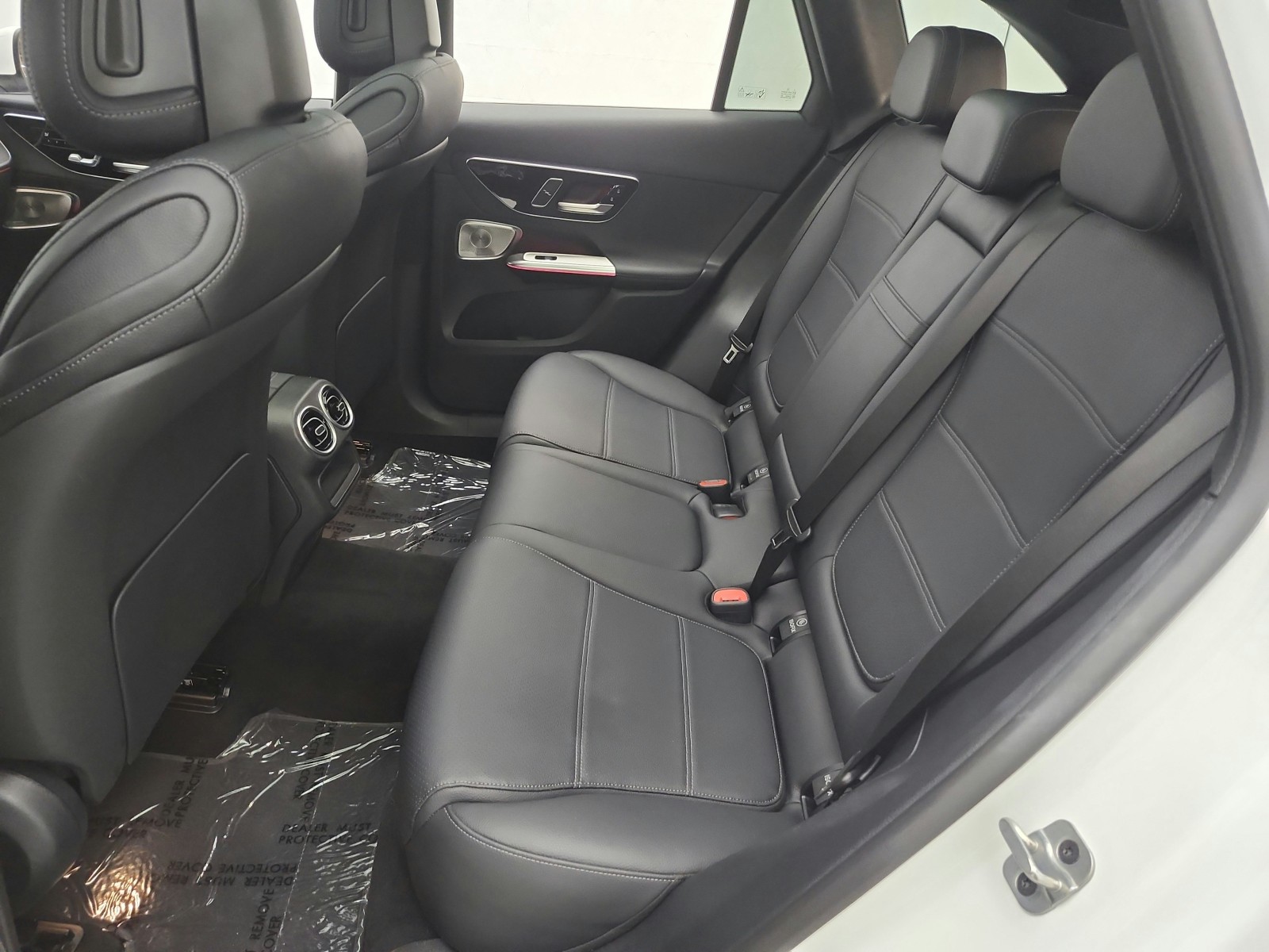 Certified Used 2025 Polar White Mercedes-Benz GLC 300 SUV image 15