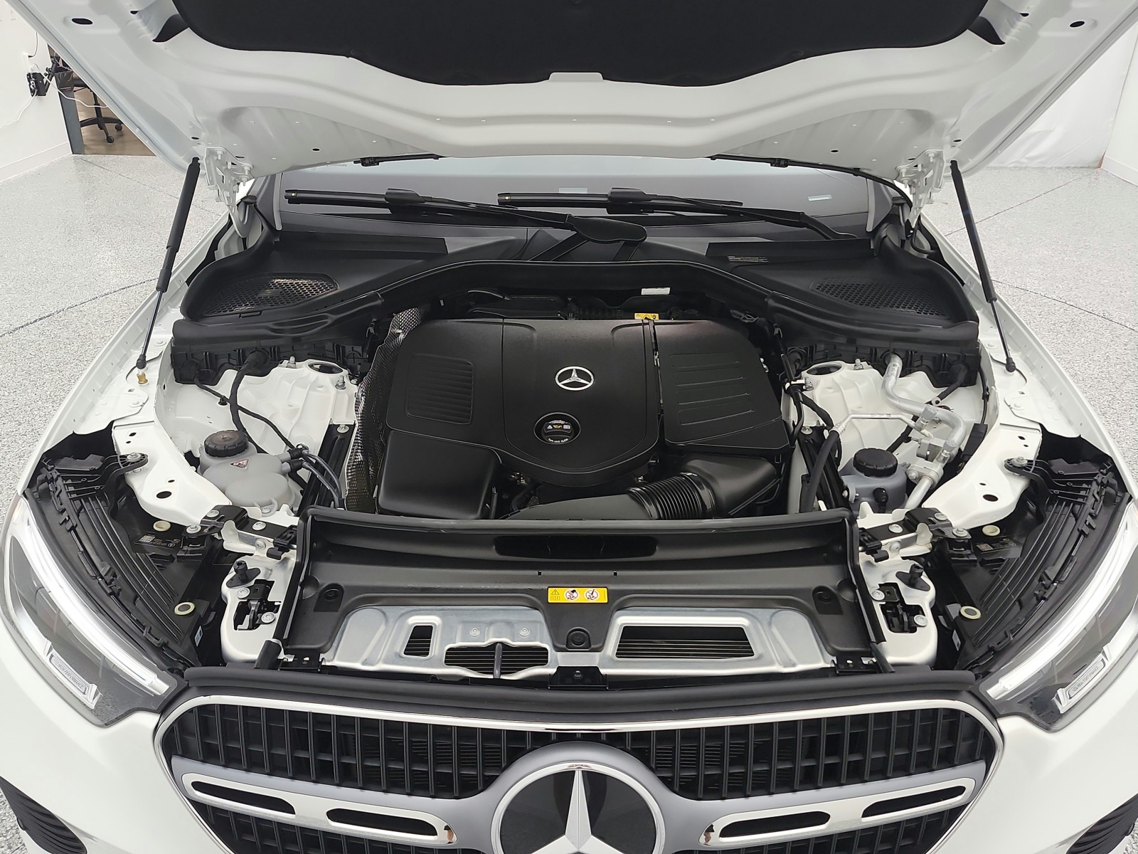 Certified Used 2025 Polar White Mercedes-Benz GLC 300 SUV image 18