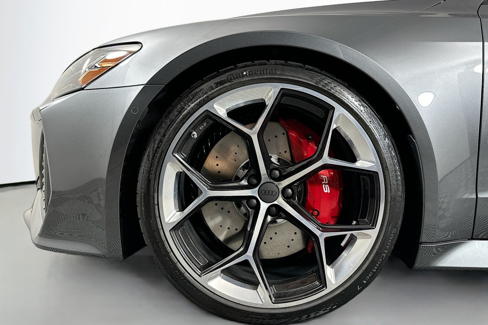 New 2026 Daytona Gray Pearl Effect Audi performance image 11