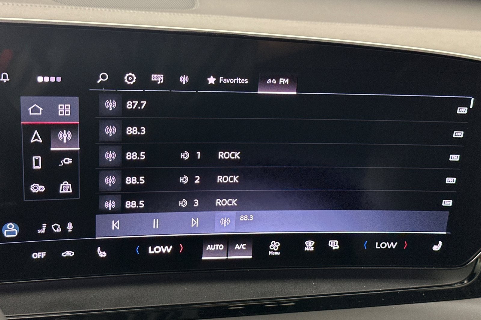 New 2025 Glacier White Metallic Audi Premium quattro image 17