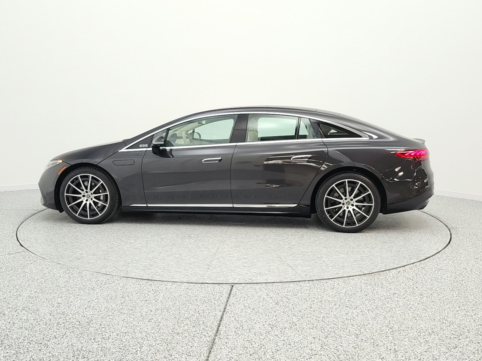 Used 2022 Graphite Grey Metallic Mercedes-Benz EQS 580 4MATIC® Sedan image 8