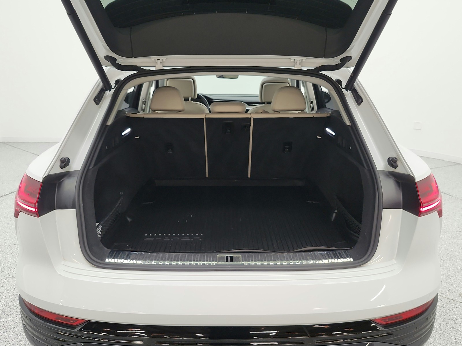 Used 2024 Glacier White Metallic Audi Premium Plus quattro image 19