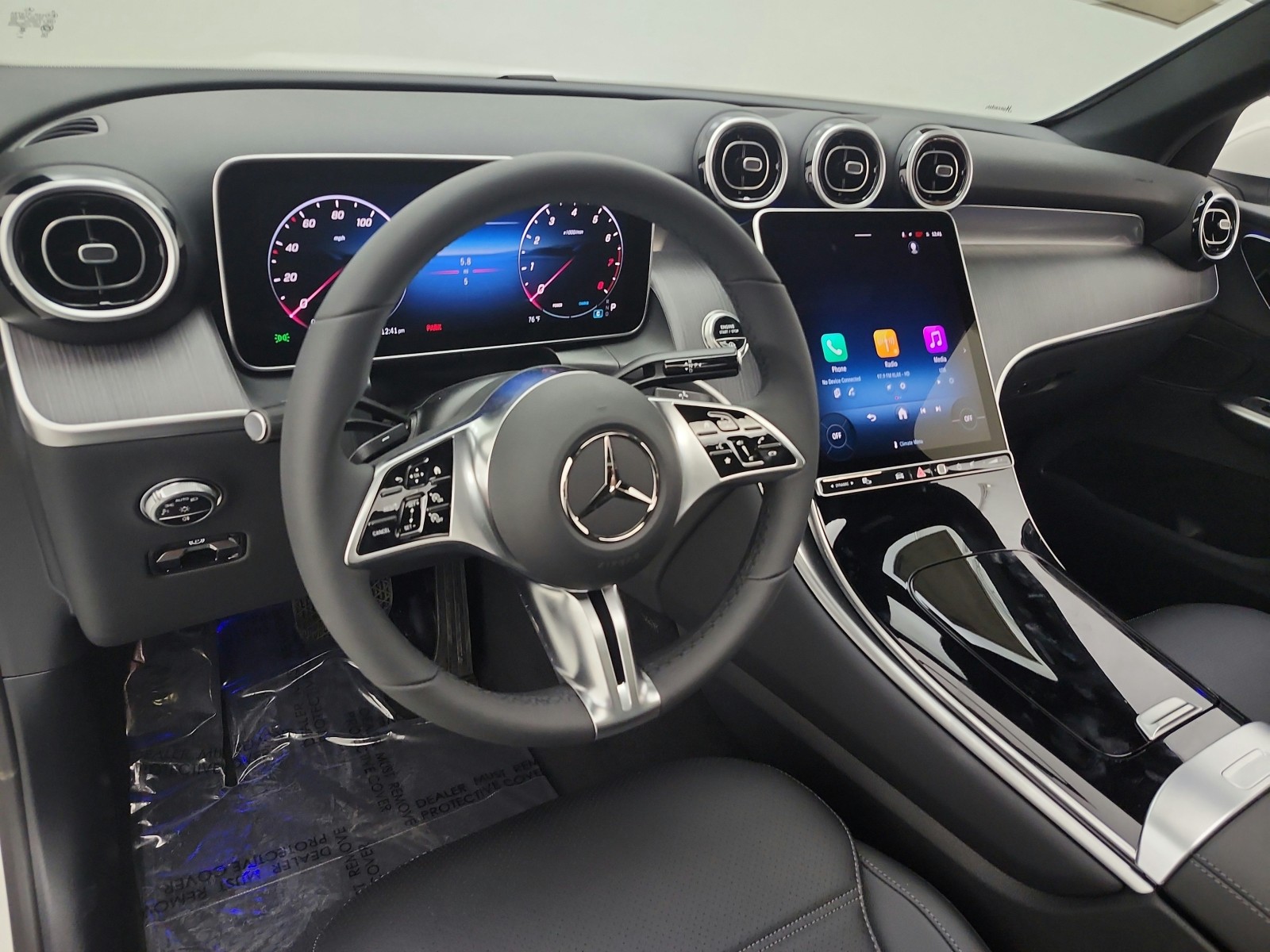 New 2026 Polar White Mercedes-Benz GLC 300 image 9