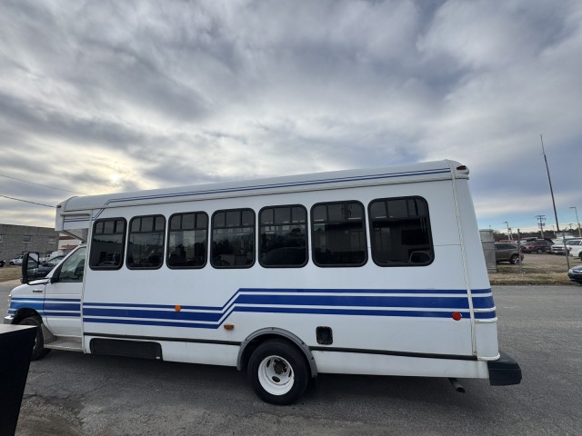 2015 Ford E-450 Passenger & Wheelchair Lift Bus in , 