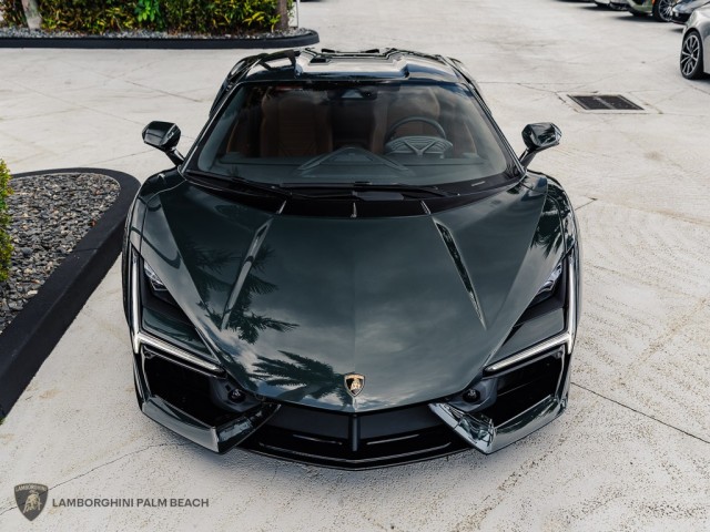 Lamborghini Revuelto