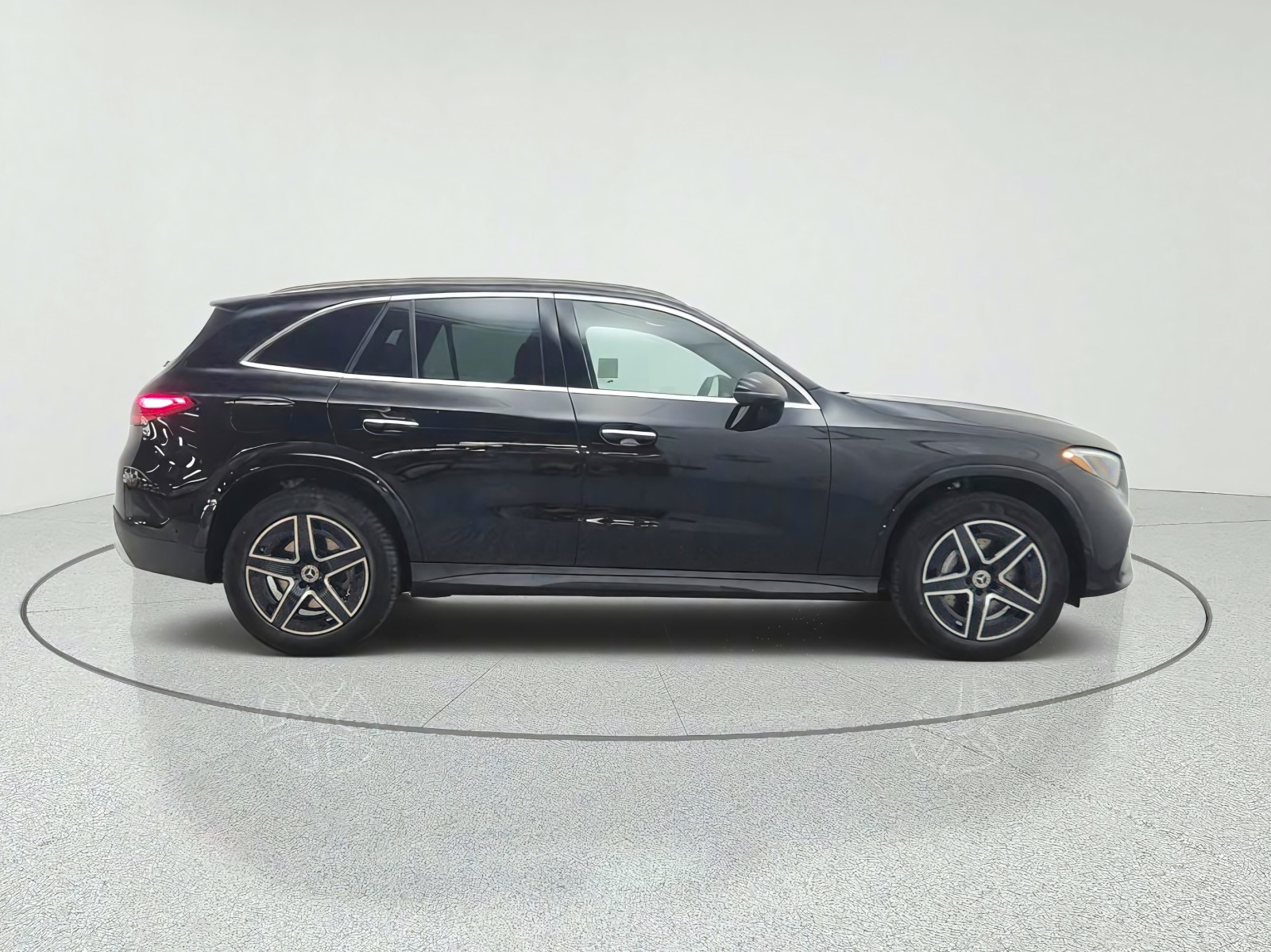 New 2027 Black Mercedes-Benz GLC 300 SUV image 4