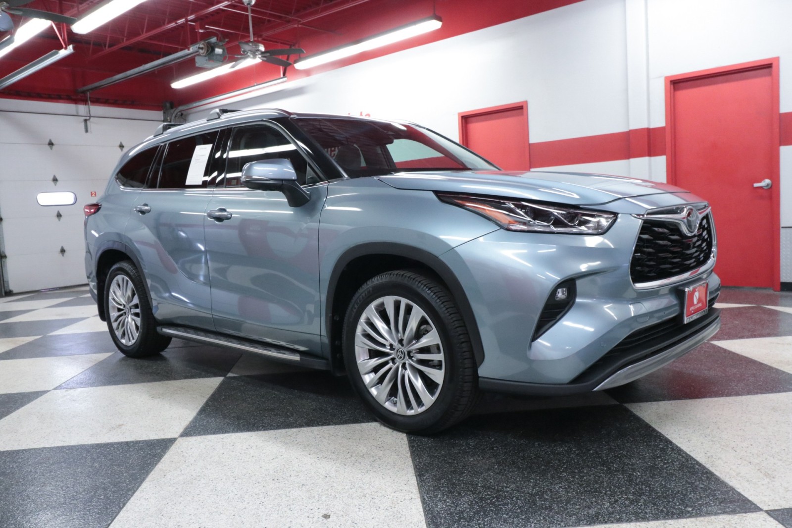 Used Car 2023 Toyota Highlander  Platinum For Sale Under $40,000 In Austin, Texas