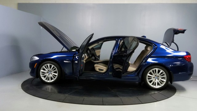 2011 BMW 5 Series 550i 12