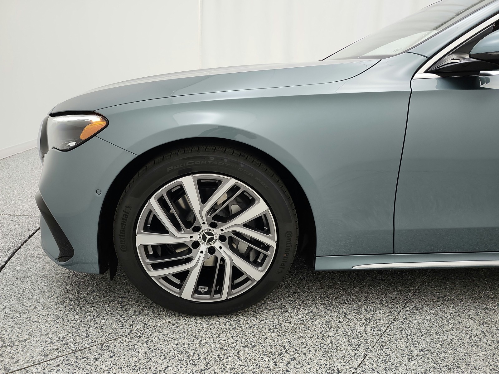 New 2027 Verde Silver Metallic Mercedes-Benz E 350 RWD Sedan image 13