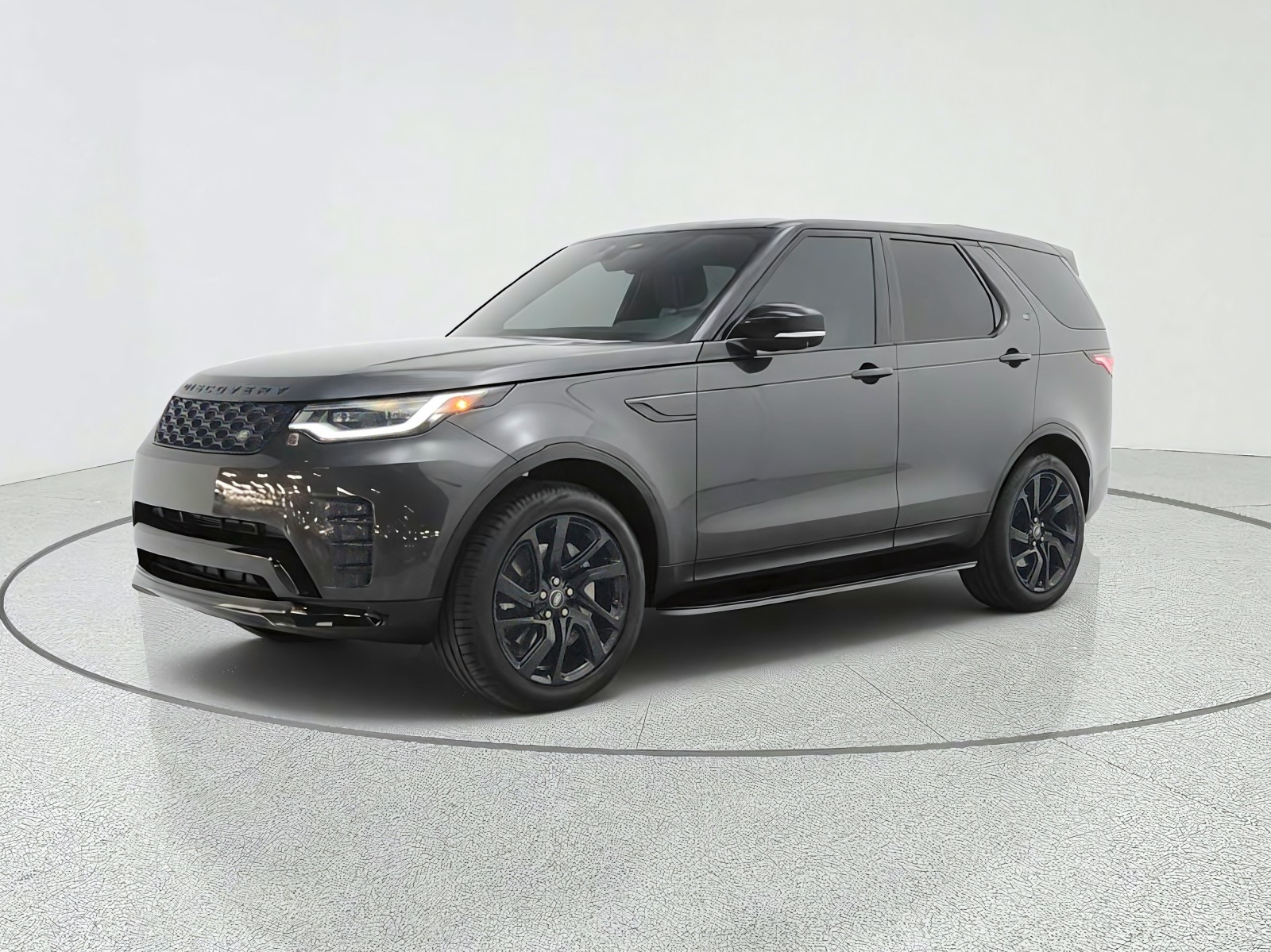 2024 Land Rover Discovery P300 Dynamic SE