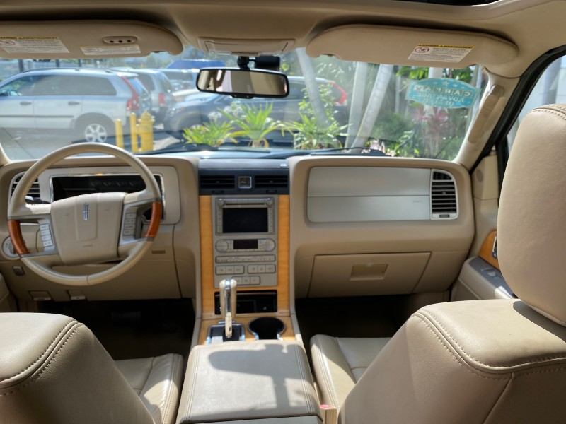 2010 Lincoln Navigator 4WD SUNROOF LOW MILES 31,209 in , 