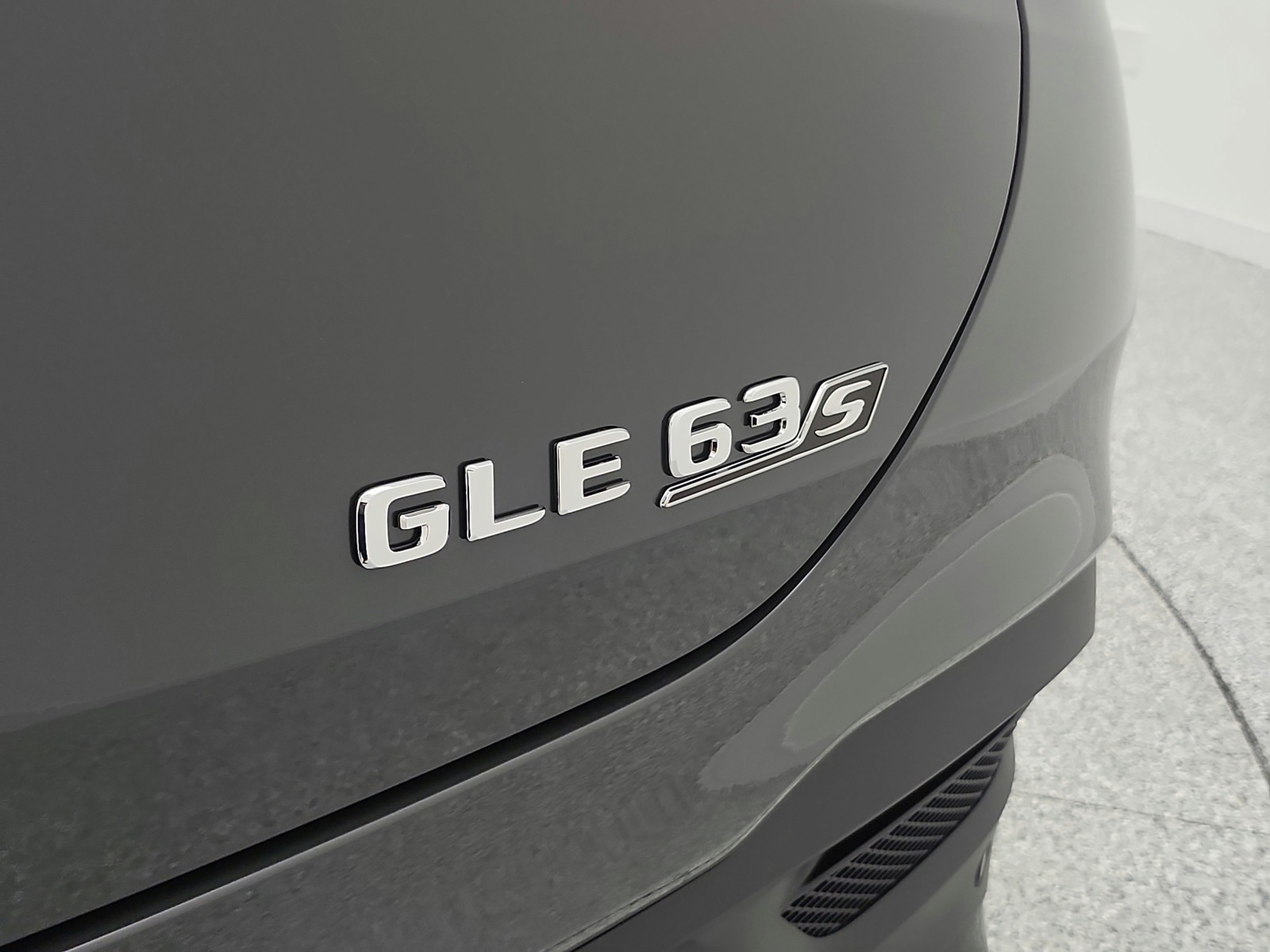 New 2026 MANUFAKTUR Silicon Grey Mercedes-Benz AMG® GLE 63 S image 17
