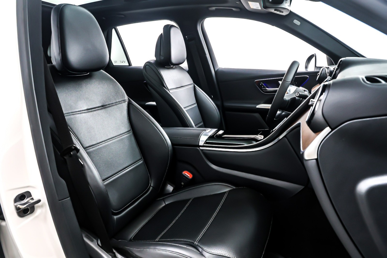 New 2026 Polar White Mercedes-Benz GLC 300 image 7