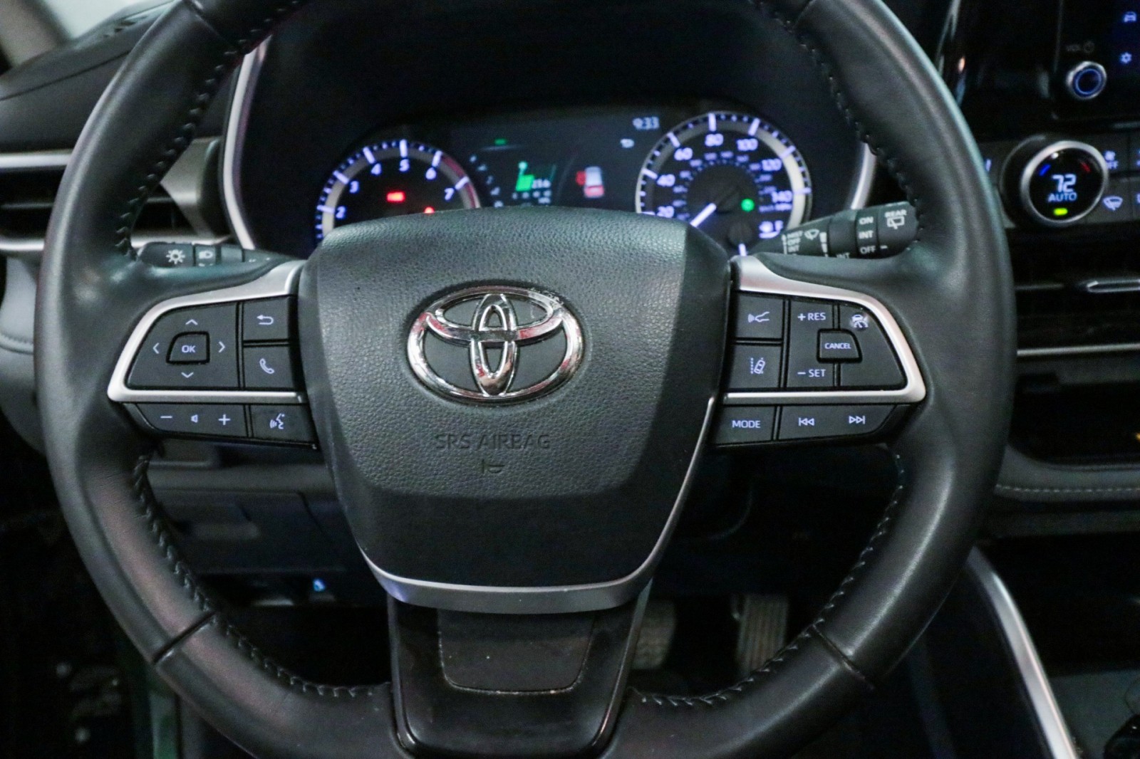 Used Car 2024 Toyota Highlander  Xle For Sale Under $40,000 In Austin, Texas
