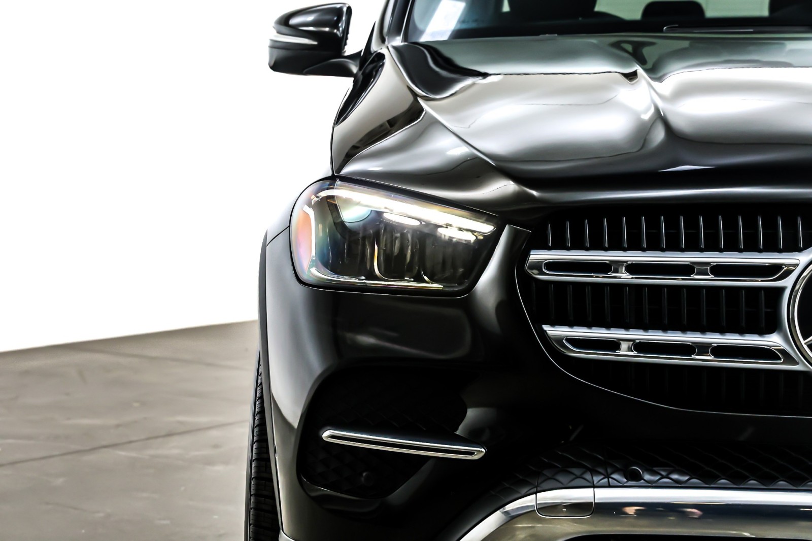 Certified Used 2024 Obsidian Black Metallic Mercedes-Benz GLE 450 4MATIC® SUV image 16