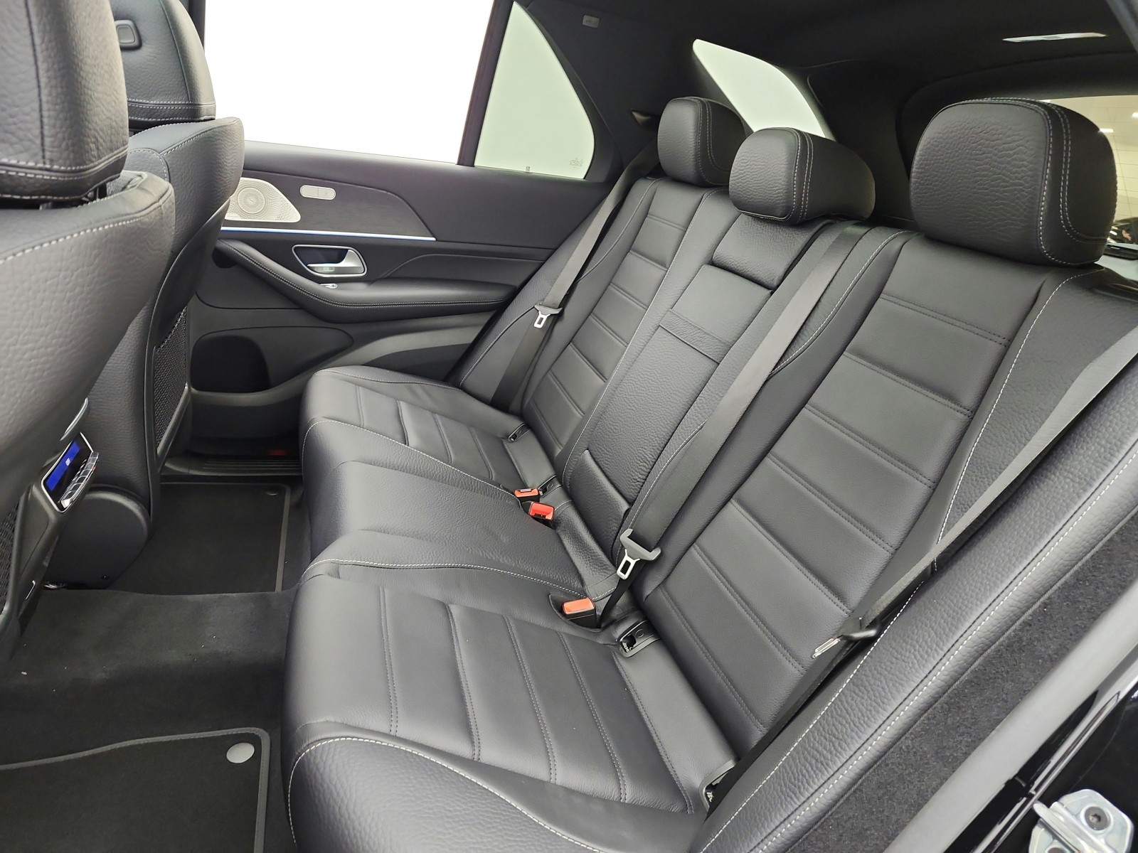 New 2026 Black Mercedes-Benz GLE 450 4MATIC® SUV image 11