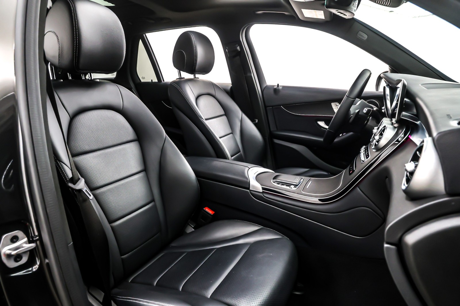 Used 2022 Graphite Grey Metallic Mercedes-Benz GLC 300 SUV image 7