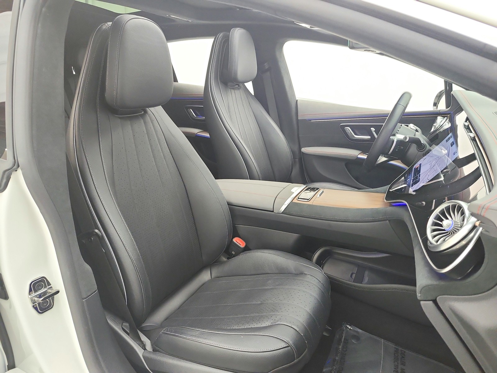 Certified Used 2023 MANUFAKTUR Diamond White Mercedes-Benz EQS 580 4MATIC® Sedan image 19