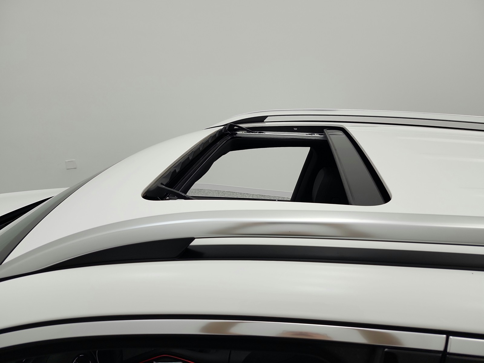 Certified Used 2024 Polar White Mercedes-Benz GLE 350 4MATIC® SUV image 19