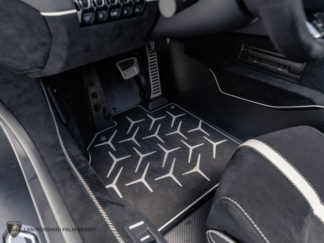 Lamborghini Aventador SVJ