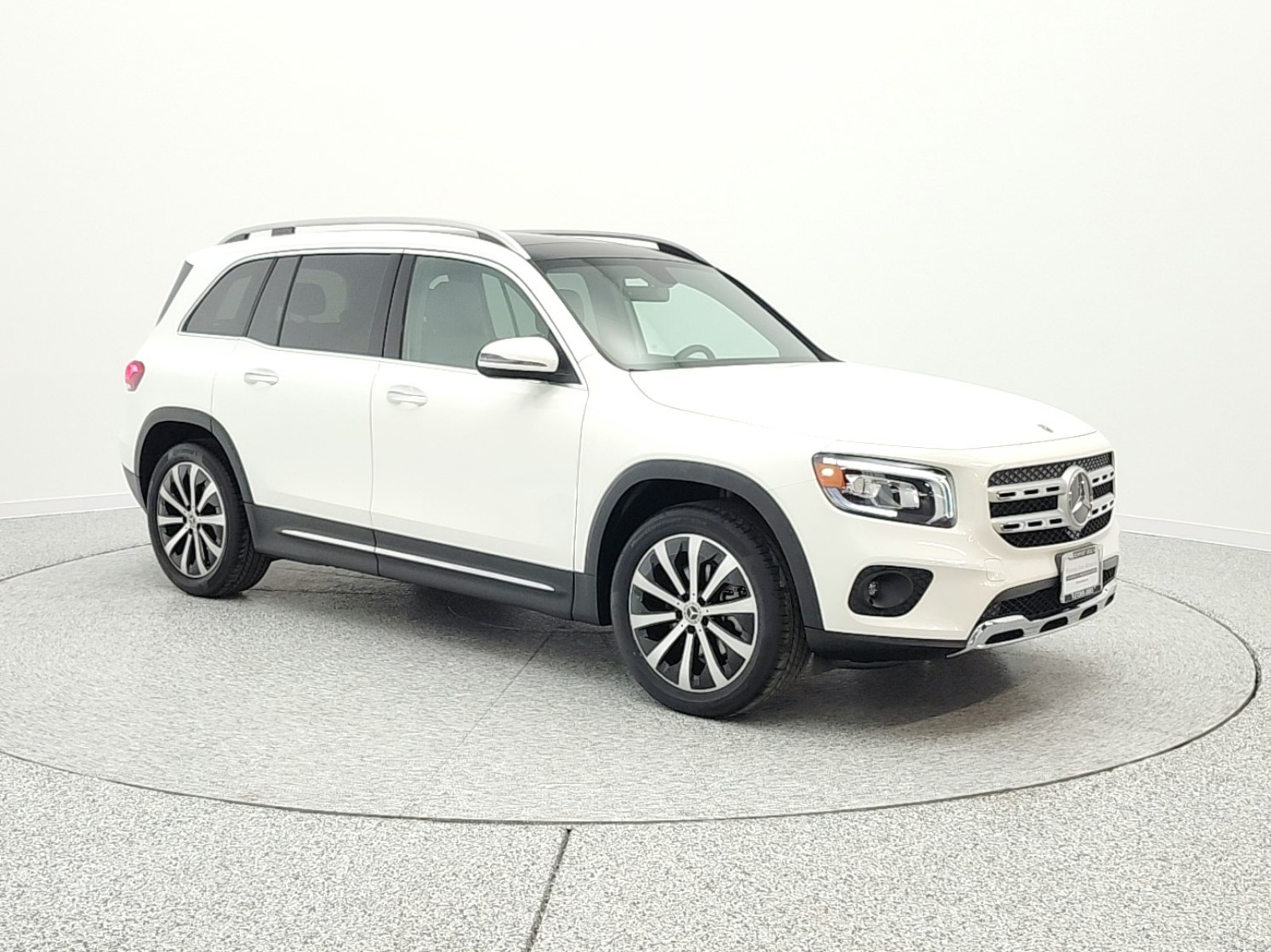 Used 2021 Polar White Mercedes-Benz GLB 250 4MATIC® SUV image 3