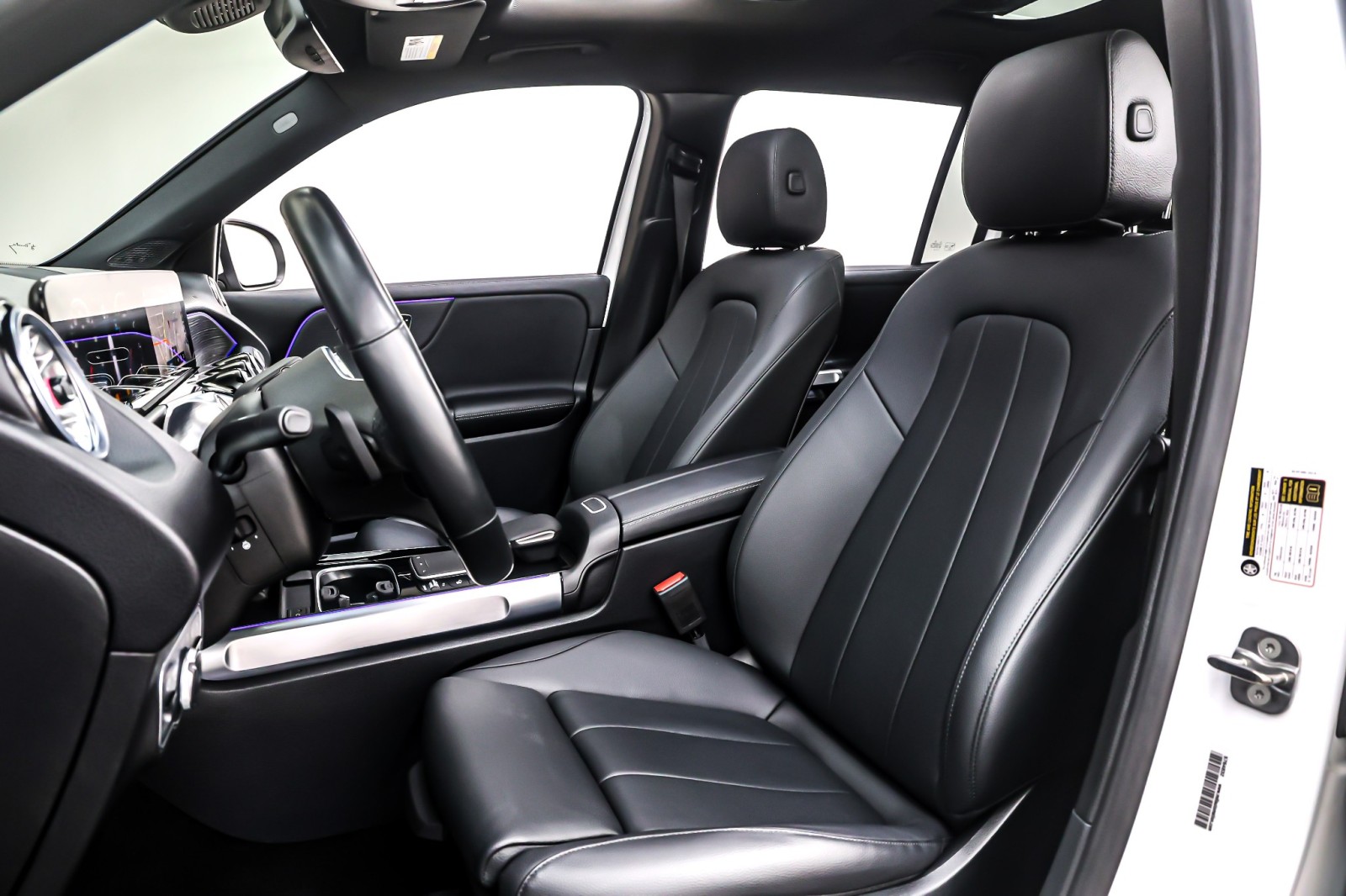 Used 2023 Polar White Mercedes-Benz GLB 250 SUV image 18