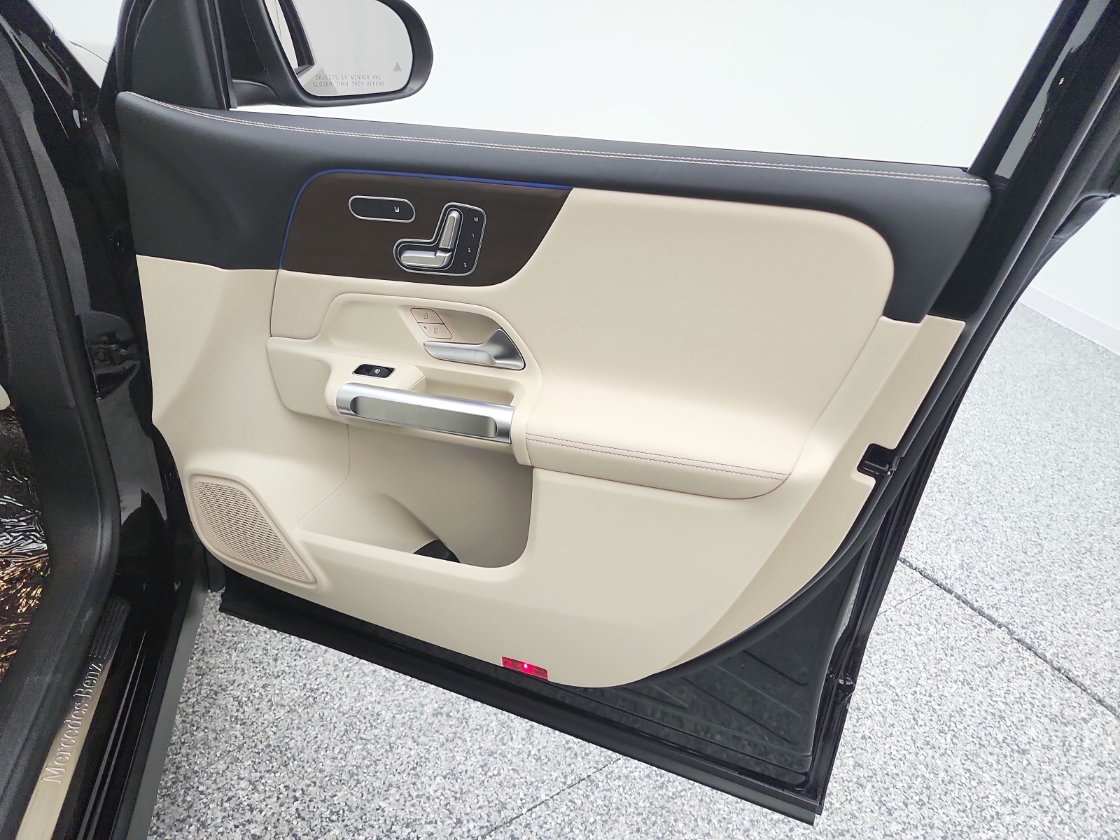 Certified Used 2025 Night Black Mercedes-Benz GLB 250 SUV image 22