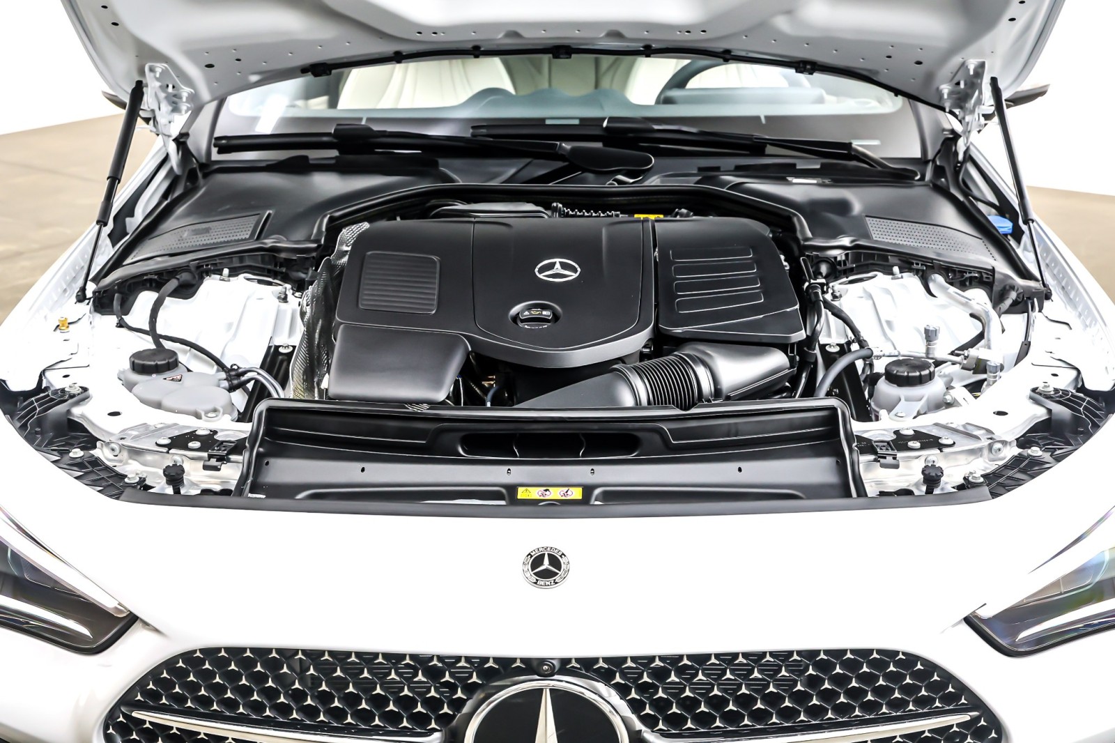 New 2026 MANUFAKTUR Moonlight White Metallic Mercedes-Benz CLE 300 image 11