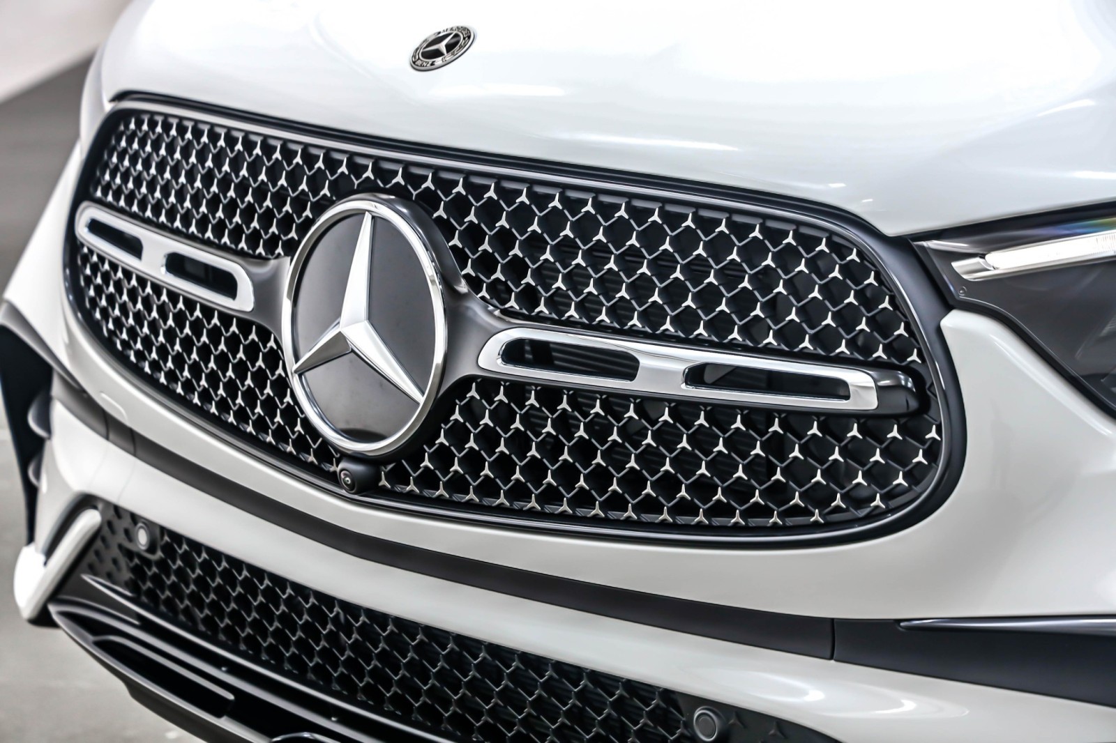 New 2026 Polar White Mercedes-Benz GLC 300 image 13