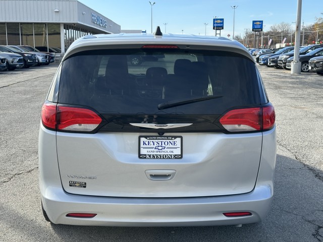 2022 Chrysler Voyager (fleet-only) LX 4