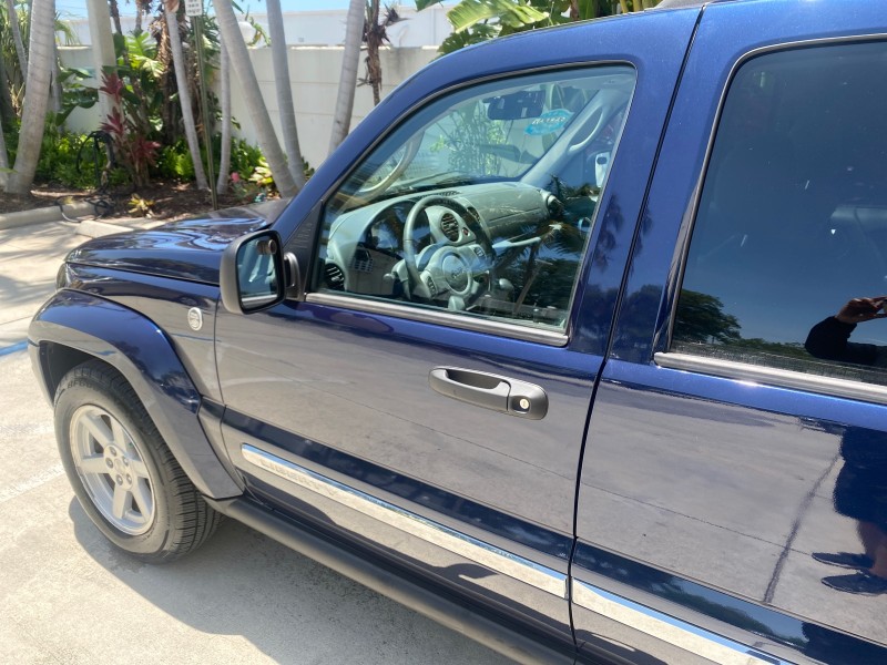 2006 Jeep Liberty 4WD Limited LOW MILES 75,410 in , 