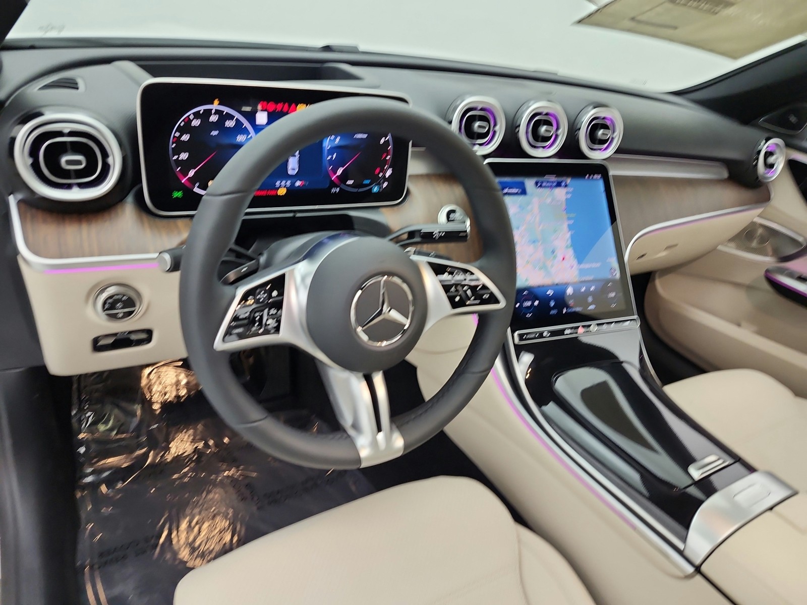 New 2026 MANUFAKTUR Moonlight White Metallic Mercedes-Benz C 300 image 9