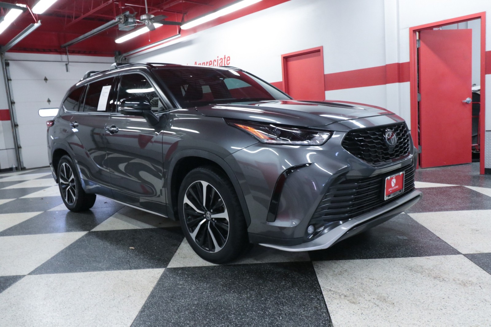 Used Car 2022 Toyota Highlander  Xse For Sale Under $35,000 In Austin, Texas