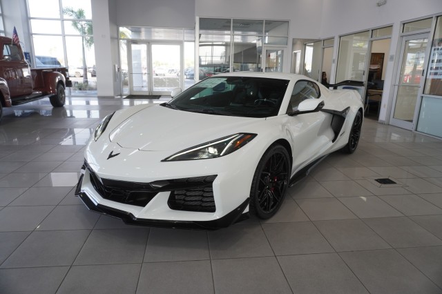 Arctic White 2026 Chevrolet Corvette Z06 3LZ Coupe RWD Coupe Rear-Wheel Drive Automatic